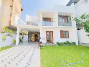 අතුරුගිරිය නගරයෙන් අලුතින් නිර්මාණය කරන ලද දෙමහල් නිවස විකිණීමට