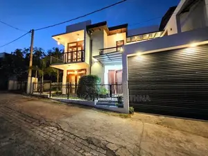 13 Perches - Luxury House For Sale in Mattegoda