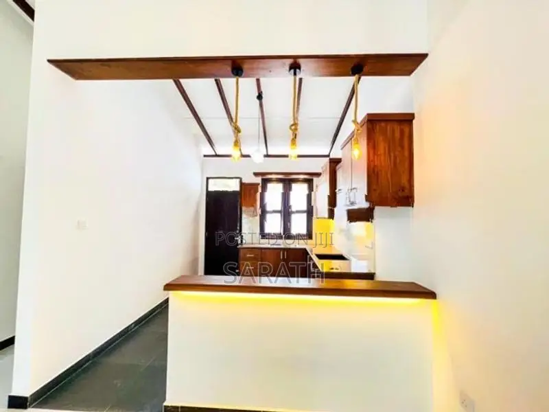 අතුරුගිරිය නගරයෙන් වටිනා අලුත්ම නිවසක් විකිණීමට