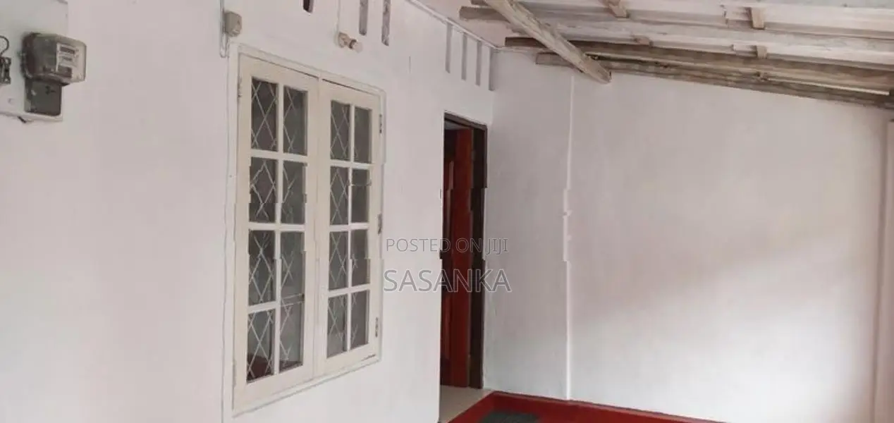Nugegoda Papiliyana 17.5Perches Land With Two Old Houses For Sale
