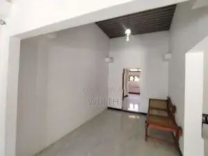 පදිංචිවිය හැකි නිවසක් සමග පරිචස් 20 විකිනිමට කොටිටාවෙි