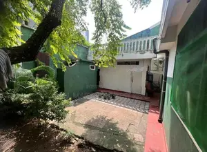 Colombo 7 : 11.1 perches Land with Old Livable house for Sale