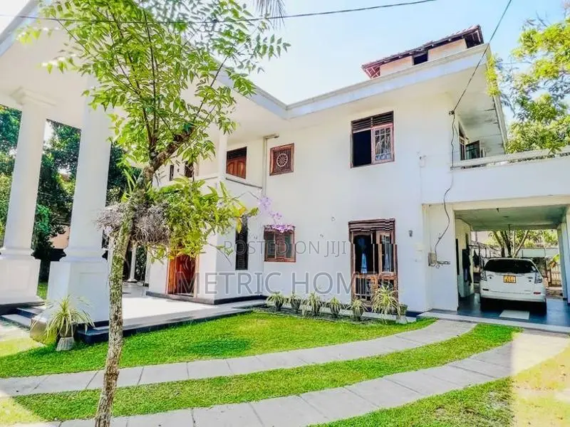 Face to Negombo Minuwangoda Road 45 Perch with Big House for Sale