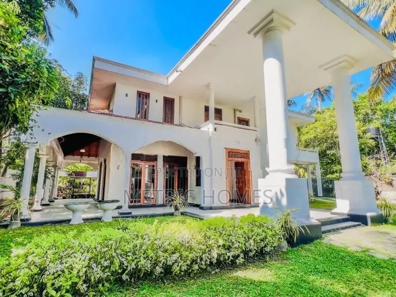Face to Negombo Minuwangoda Road 45 Perch with Big House for Sale