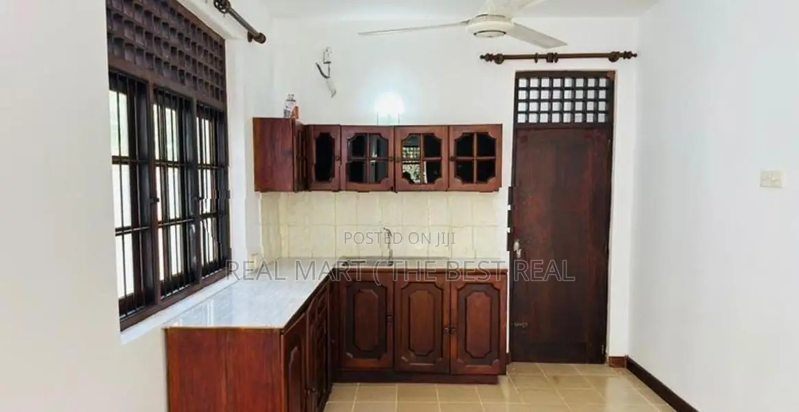 Kelaniya : 5BR (10.5 perches) House for Sale