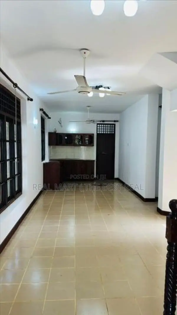 Kelaniya : 5BR (10.5 perches) House for Sale