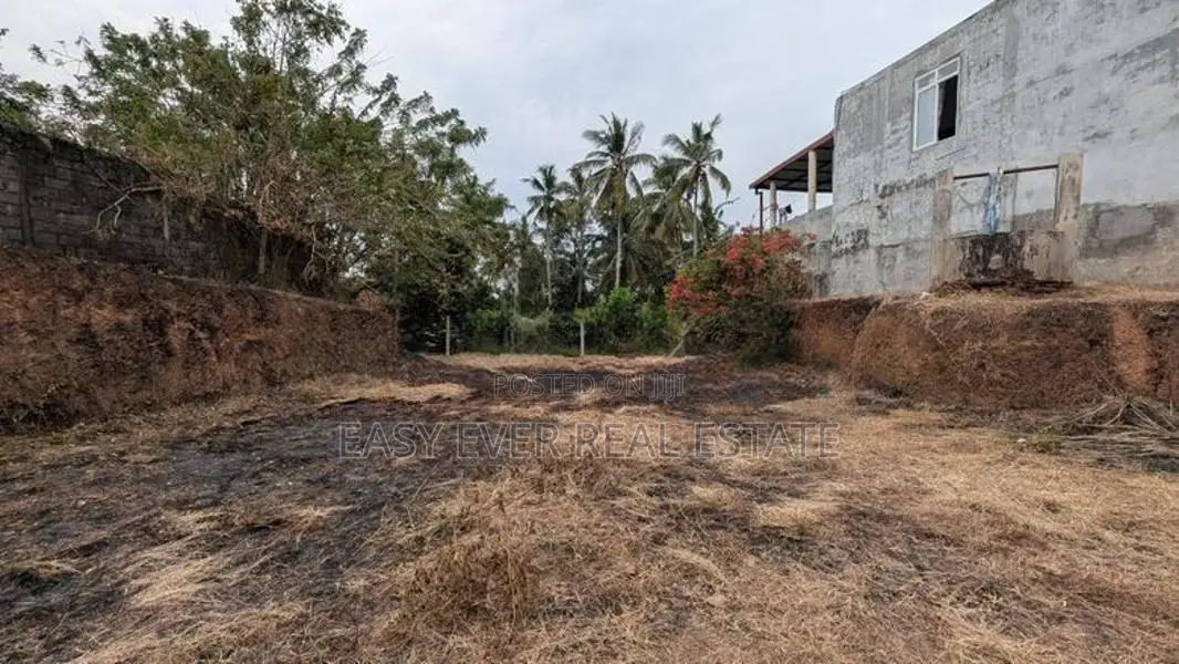 රාගම, හීන්කෙන්දෙන් පර්චස් 15 බැගින් වූ ඉඩම් කොටස් 2 ක් විකිණීමට.