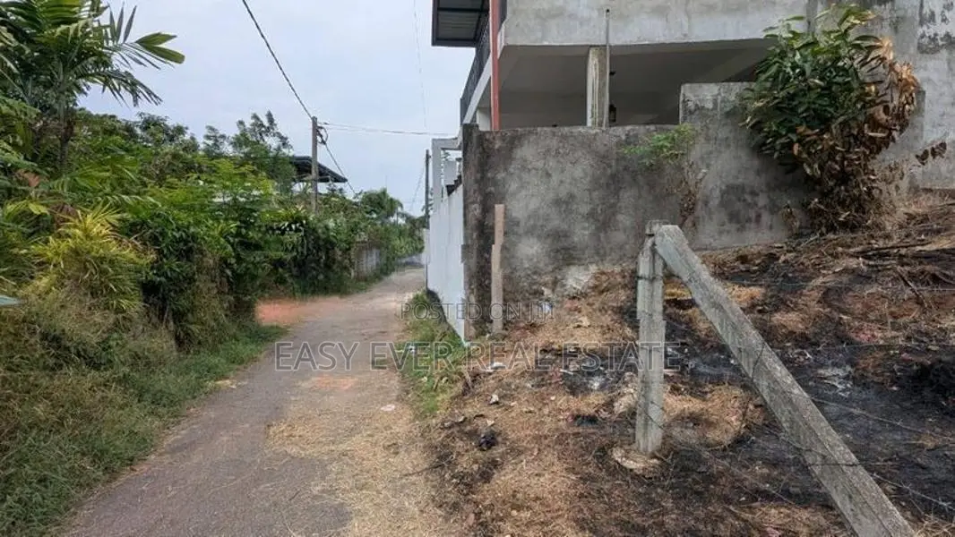 රාගම, හීන්කෙන්දෙන් පර්චස් 15 බැගින් වූ ඉඩම් කොටස් 2 ක් විකිණීමට.