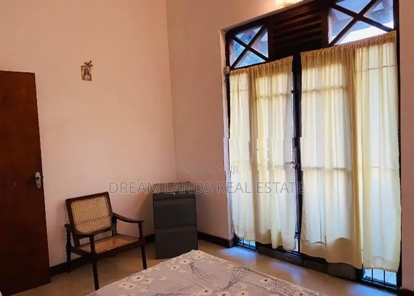 3BED HOUSE FOR RENT IN PILIYANDALA WITH FURNITURE SP1138)