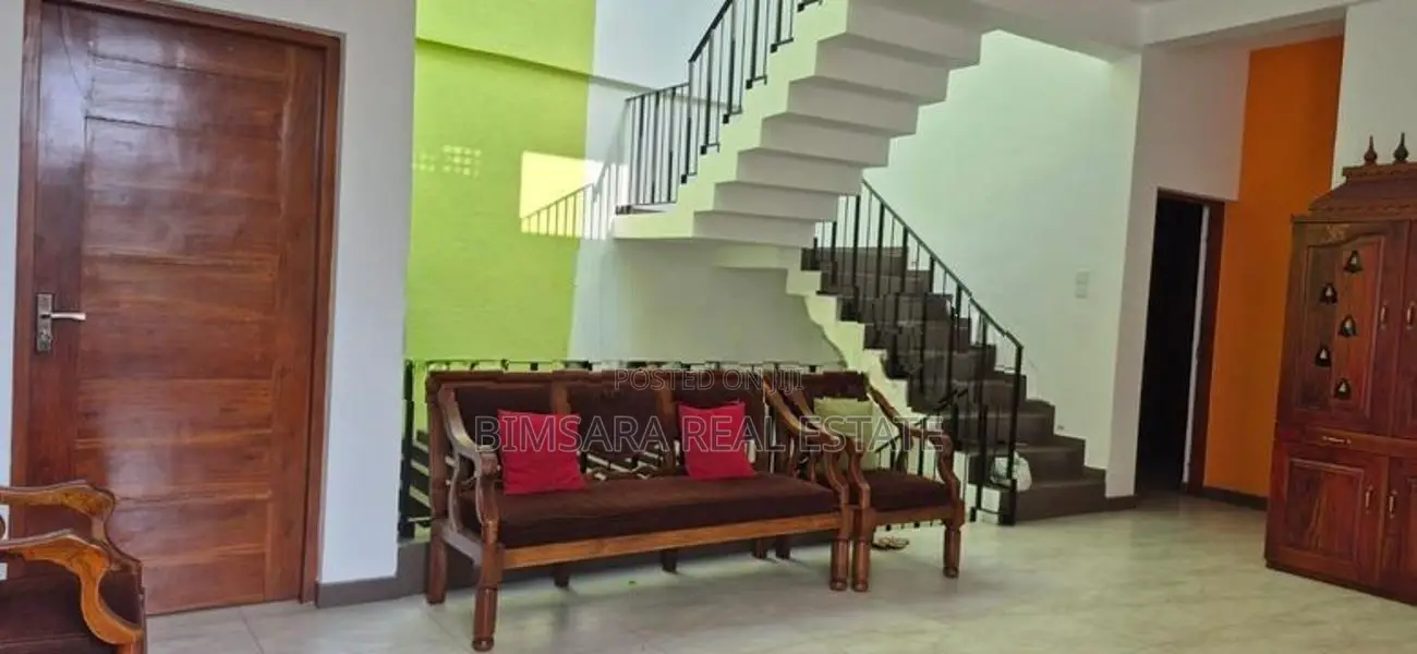 FULLY FURNISHED 3 BR UPPER FLOOR UNIT FOR LEASE IN PANNIPITIYA | LH036