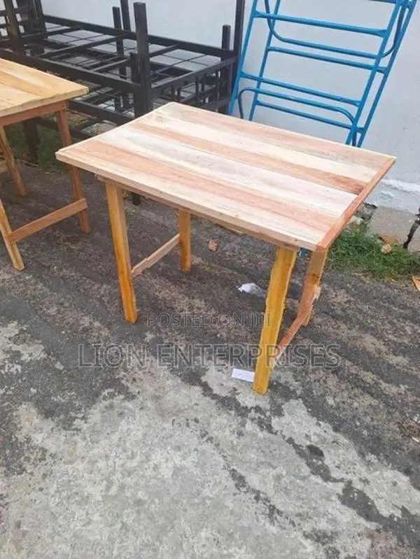 3×2 Alvisia wooden tables