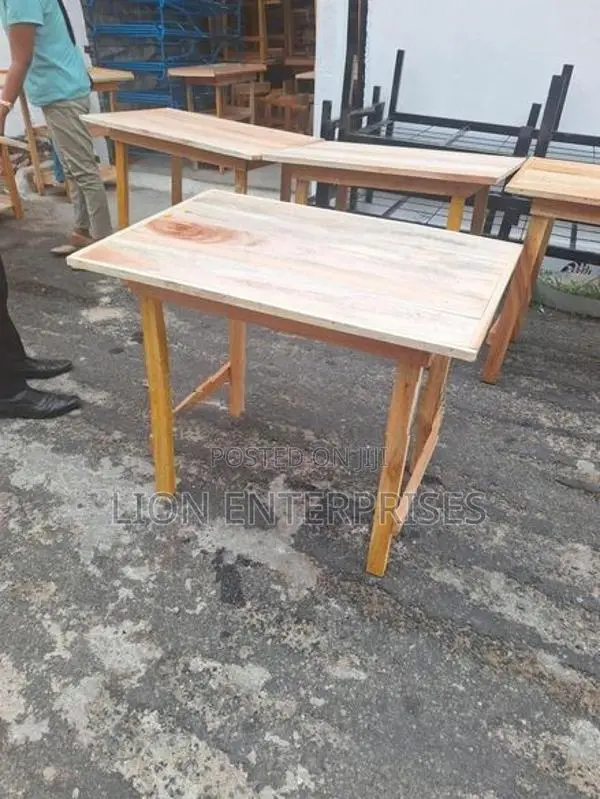 3×2 Alvisia wooden tables