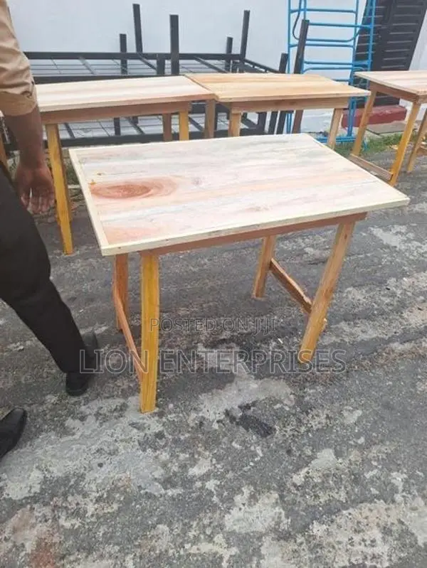 3×2 Alvisia wooden tables