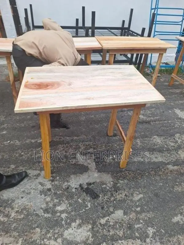3×2 Alvisia wooden tables