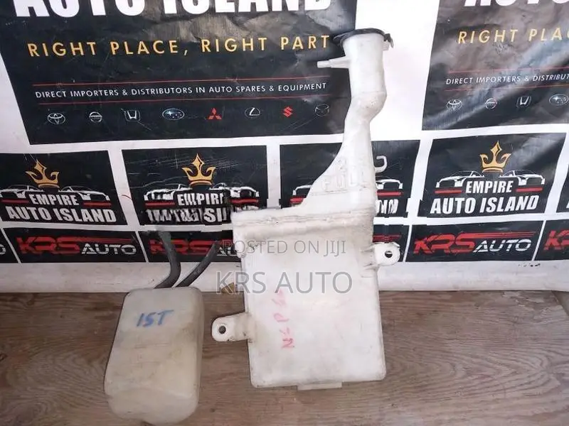 Toyota IST NCP 60 Wiper Washer Tank /Water