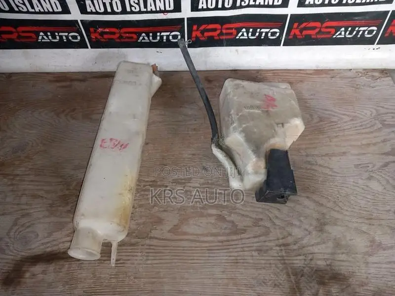 Nissan Sunny FB 14 Radiator Tank/ Wiper Washer Tank