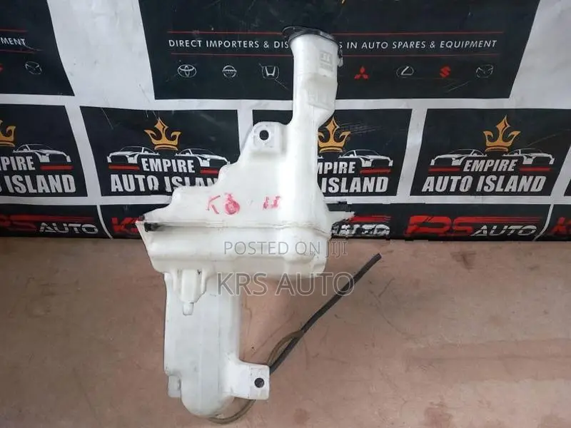 Toyota Passo KGC 10 Wiper Washer Tank