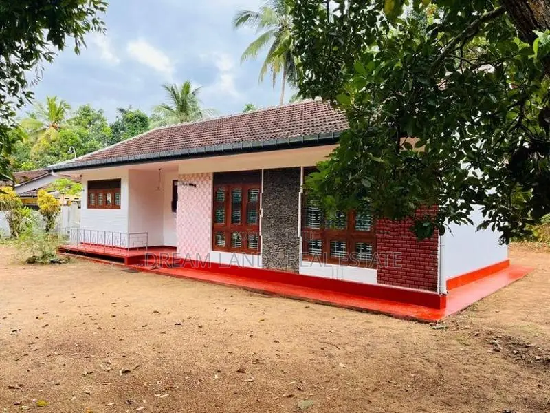 3BED HOUSE FOR SALE IN BANDARAGAMA (SP1139)