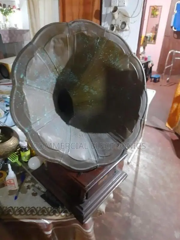 Antique Gramophone HMV