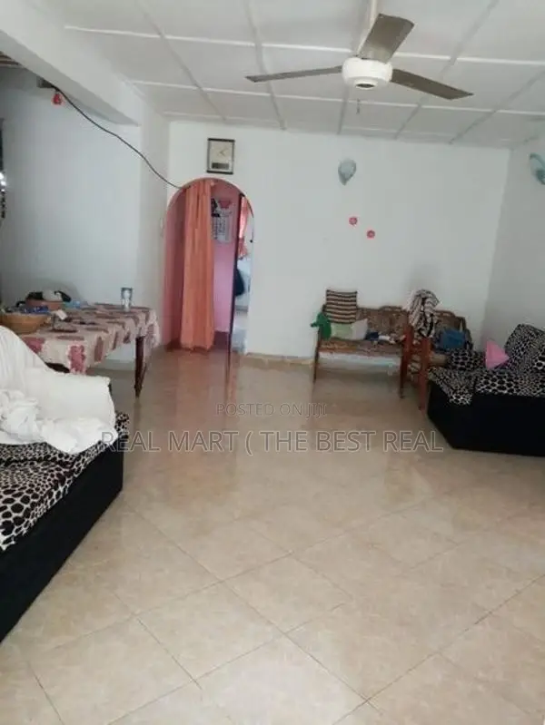 Moratuwa : 6BR (11 perches) House for Sale at Agulana