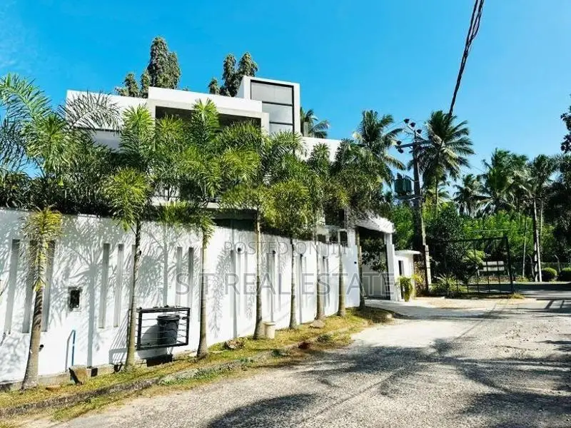 Almost Brand New Luxury 3 Story House For Sale In Athurugiriya