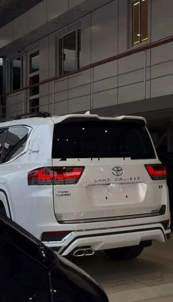 Toyota Land Cruiser LC300 2024