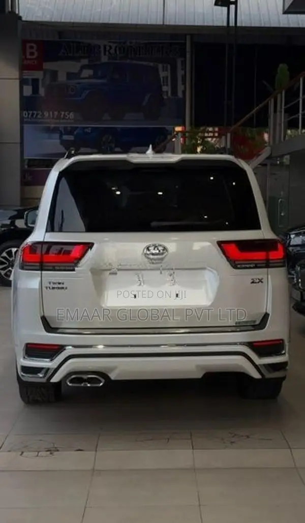 Toyota Land Cruiser LC300 2024