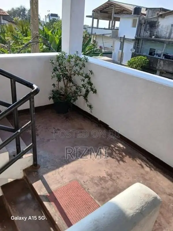 1000sq 1st Floor Office Space for Rent in Dehiwala Facing Galle Road