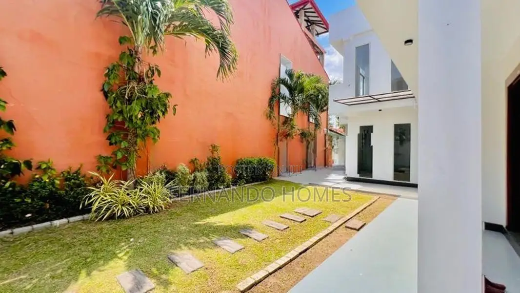 Near Beach Residential Area Nice Upstairs House For Sale In Negombo