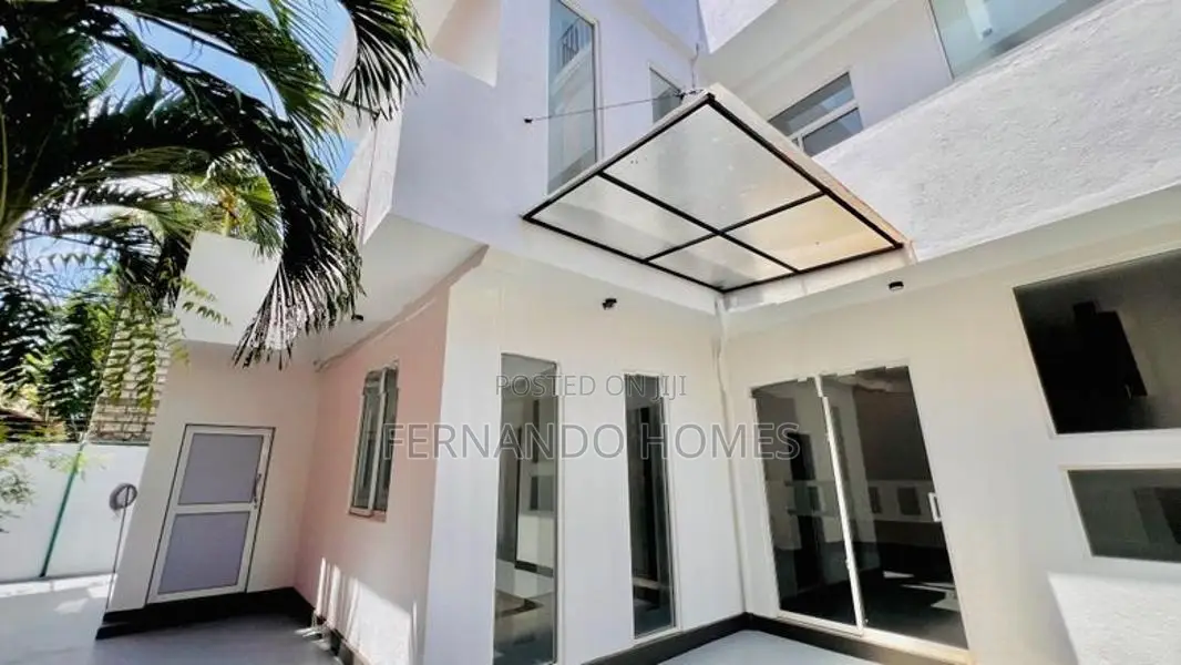 Near Beach Residential Area Nice Upstairs House For Sale In Negombo