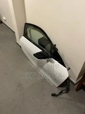 Genuine BMW i8 2017 driver door complete with mirror