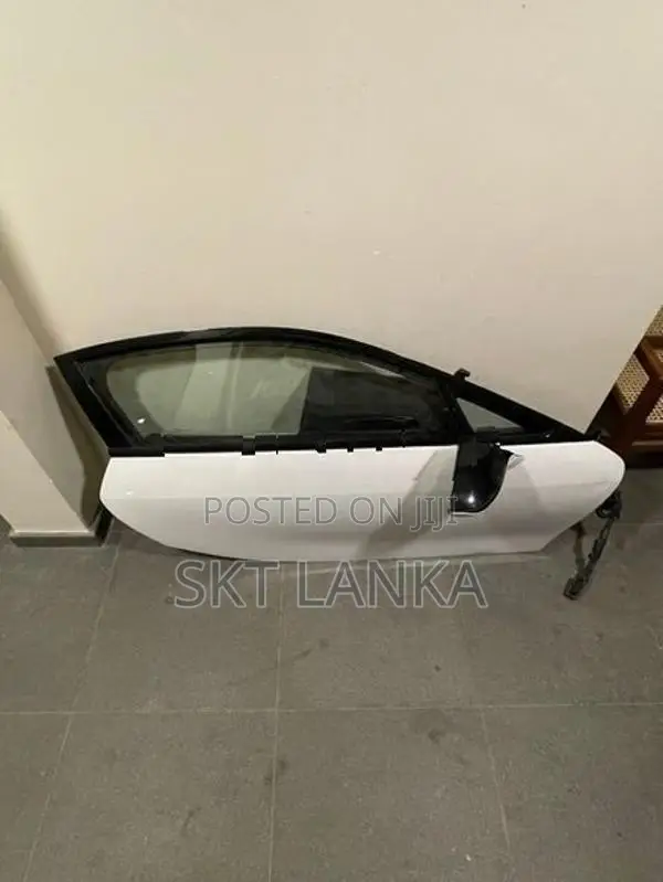 Genuine BMW i8 2017 driver door complete with mirror