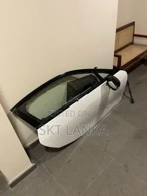 Genuine BMW i8 2017 driver door complete with mirror