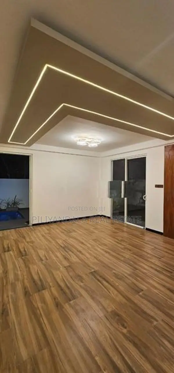 Piliyandala Middle Town Swimming Pool Luxury House for Sale