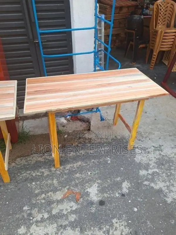 Tables 4×2 ft