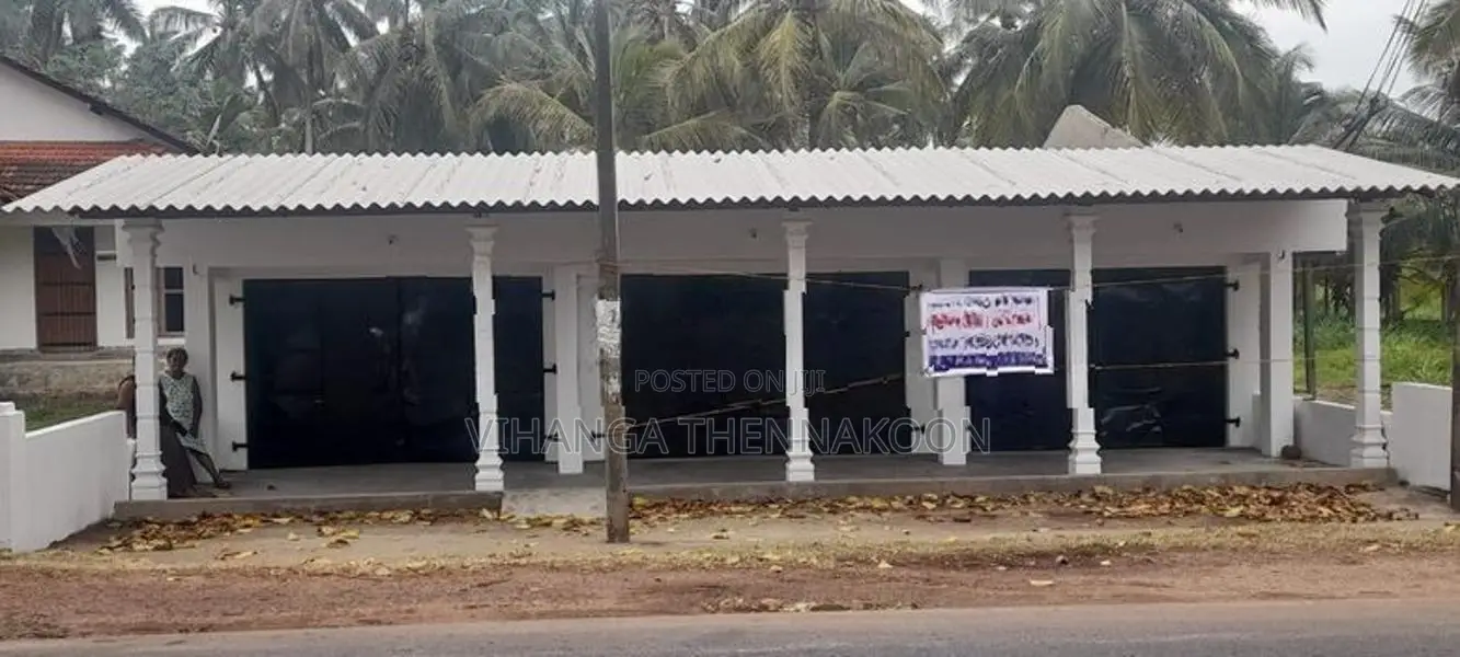 20 Perch Land with 3 shops for Sale in Pottuvil