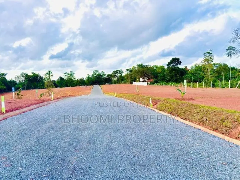 කළුතර දකුණ පදිංචියට සුපිරි බිම්කොටස්