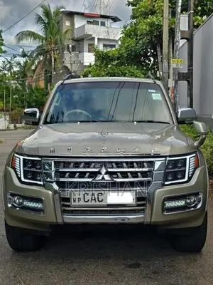 Mitsubishi Montero 2013