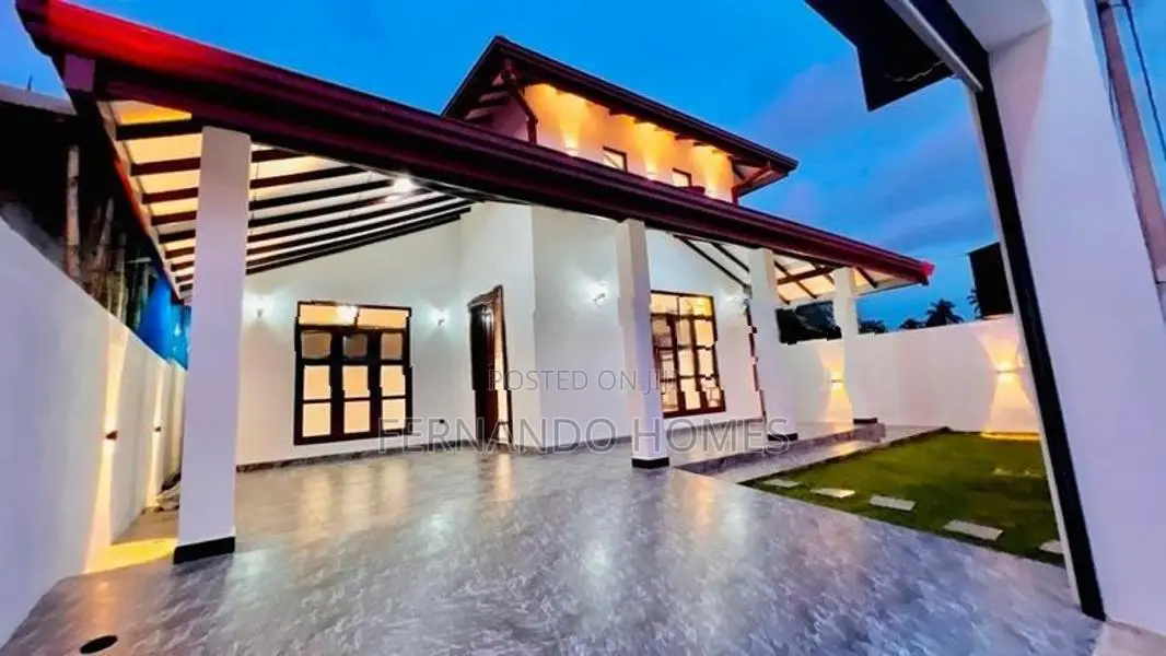 Mint Condition New Luxury Single Storey Good House for Sale Negombo