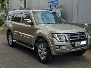 Mitsubishi Montero 2013