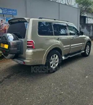 Mitsubishi Montero 2013