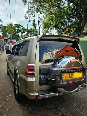 Mitsubishi Montero 2013