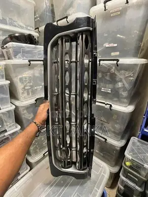 Genuine Discovery 4 Facelift 2015 bumper grille shell