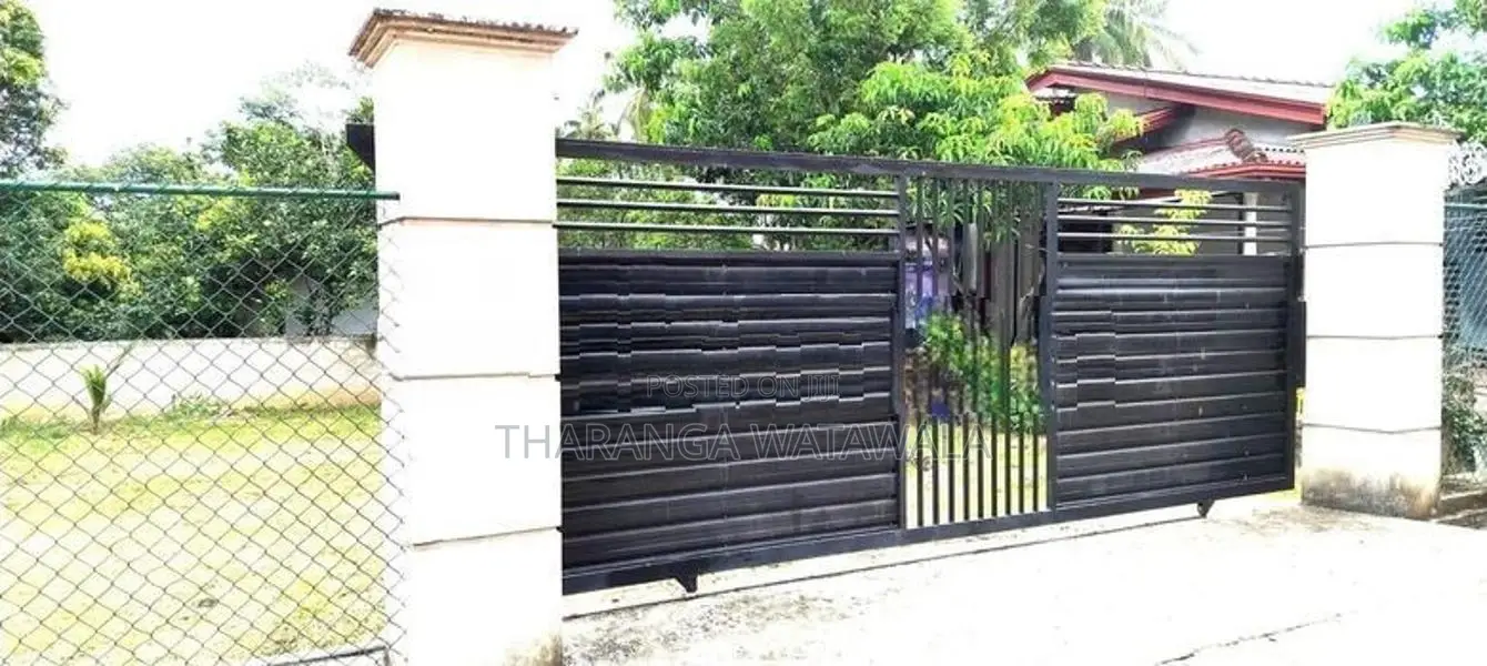 වෙියන්ගොඩ කීනවල දුම්රිය ස්ථානය ඉදිරිපිට පර්චස් 16 ඉඩමක් විකිණීමට ඇත