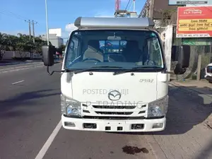 Isuzu Elf 1 MT CRANE 2017