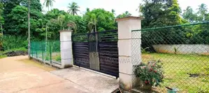 වෙියන්ගොඩ කීනවල දුම්රිය ස්ථානය ඉදිරිපිට පර්චස් 16 ඉඩමක් විකිණීමට ඇත