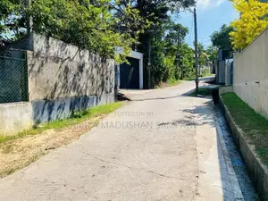Land for Sale in Athurugiriya