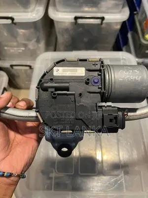 Genuine BMW X3 Front windscreen wiper motor
