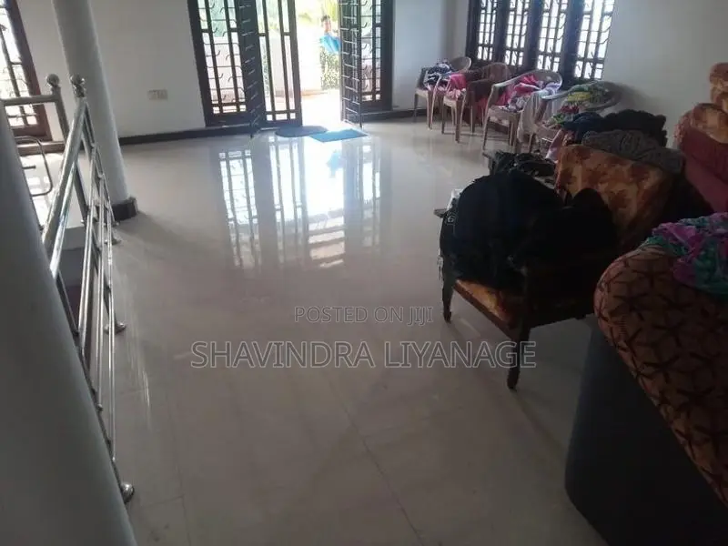 කිරිබත්ගොඩ නගරයේ වටිනා දෙමහල් නිවසක් විකිනීමට