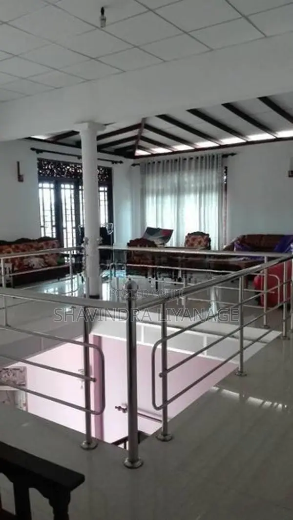කිරිබත්ගොඩ නගරයේ වටිනා දෙමහල් නිවසක් විකිනීමට